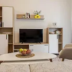 1br Nomad-friendly 15mins Walk To Centre With Designated Workspace Apartment
