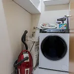 Apartment 1br Nomad-friendly 15mins Walk To Centre With Designated Workspace