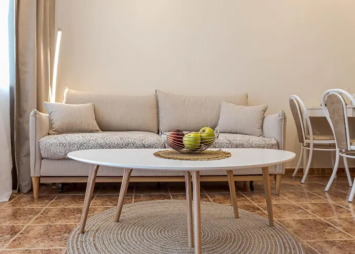 1br Nomad-friendly 15mins Walk To Centre With Designated Workspace