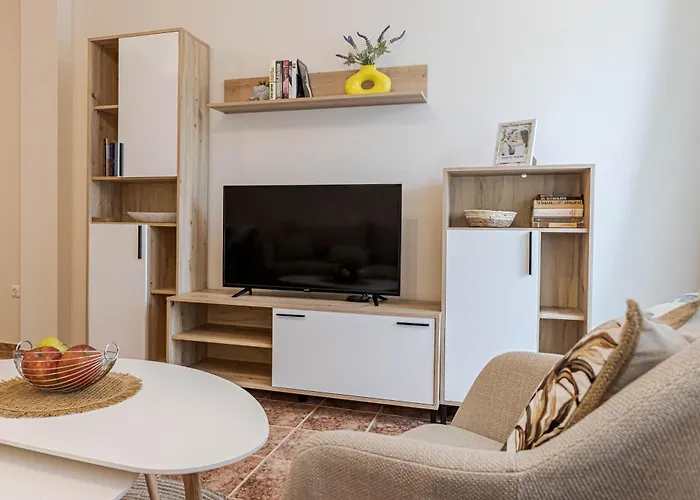 Апартаменты 1br Nomad-friendly 15mins Walk To Centre With Designated Workspace Варна