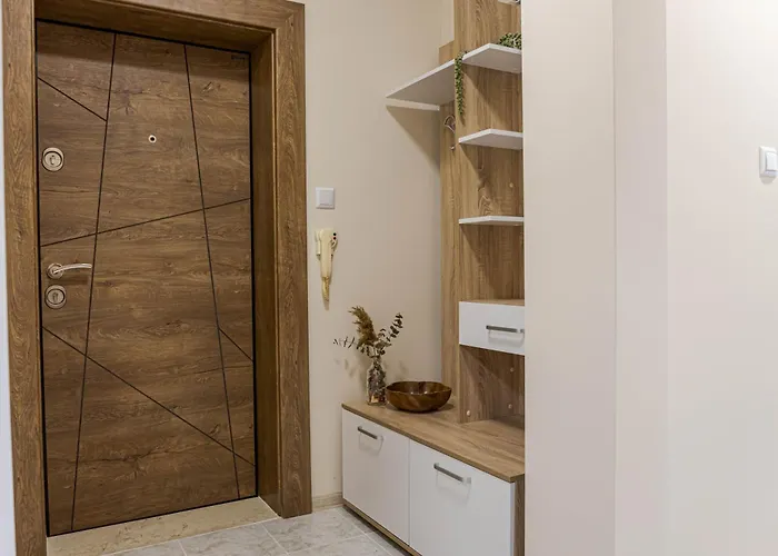 Апартаменты 1br Nomad-friendly 15mins Walk To Centre With Designated Workspace Варна