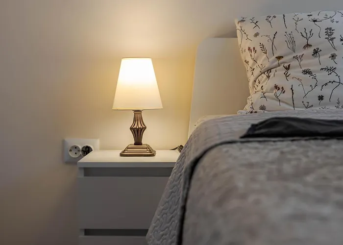 1br Nomad-friendly 15mins Walk To Centre With Designated Workspace *