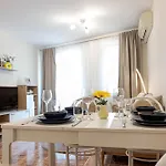1br Nomad-friendly 15mins Walk To Centre With Designated Workspace 瓦爾納