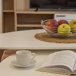 公寓 1br Nomad-friendly 15mins Walk To Centre With Designated Workspace 瓦爾納
