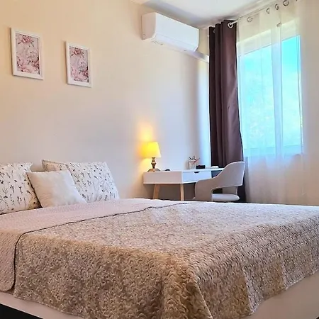 Apartment 1br 8 Mins To With Free Street Parking *