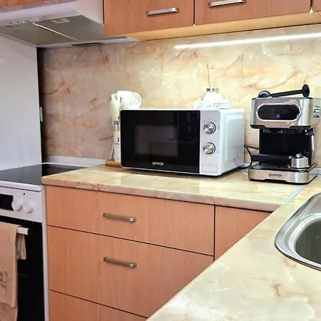 1br 8 Mins To With Free Street Parking Apartment