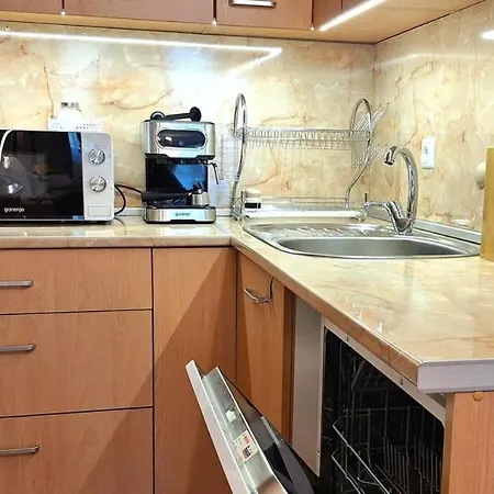 1br 8 Mins To With Free Street Parking
