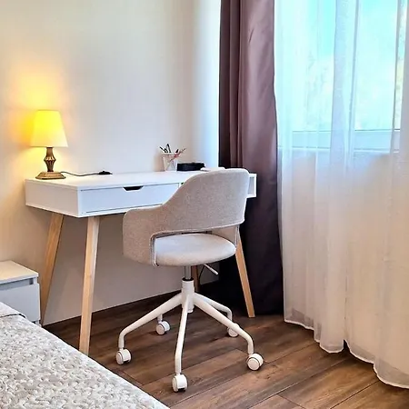 1br 8 Mins To With Free Street Parking Apartment