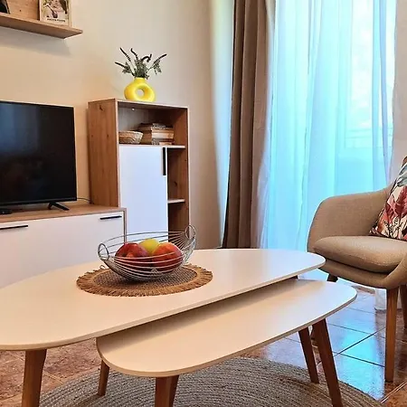 Apartment 1br 8 Mins To With Free Street Parking Varna