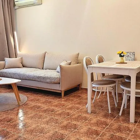 1br 8 Mins To With Free Street Parking * Varna