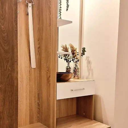 1br 8 Mins To With Free Street Parking * Varna