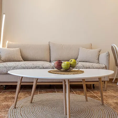 1br Nomad-friendly 15mins Walk To Centre With Designated Workspace