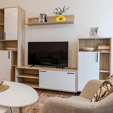Apartment 1br Nomad-friendly 15mins Walk To Centre With Designated Workspace Varna