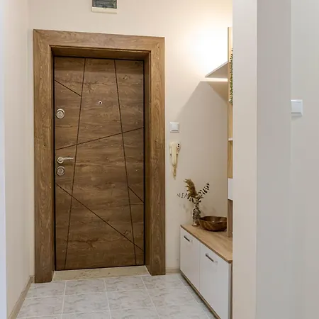 1br 8 Mins To With Free Street Parking * Varna