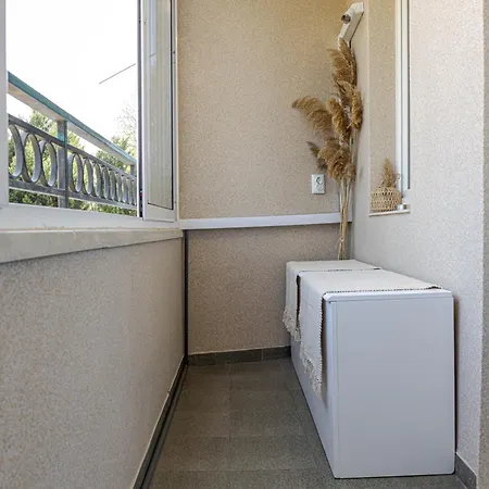 Apartment 1br Nomad-friendly 15mins Walk To Centre With Designated Workspace