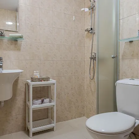 1br 8 Mins To With Free Street Parking