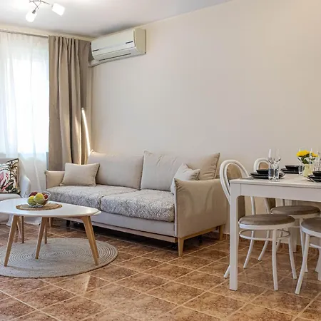 1br 8 Mins To With Free Street Parking Apartment Varna