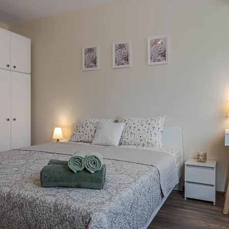1br Nomad-friendly 15mins Walk To Centre With Designated Workspace *