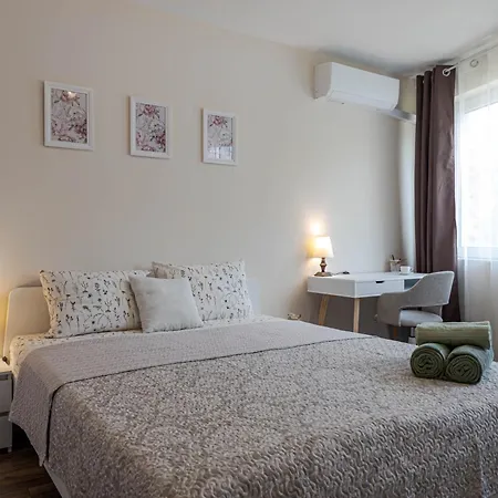 1br 8 Mins To With Free Street Parking * Varna