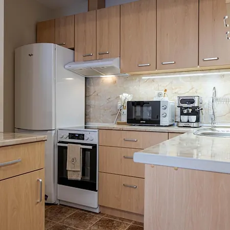 1br 8 Mins To With Free Street Parking