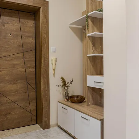 Apartment 1br Nomad-friendly 15mins Walk To Centre With Designated Workspace Varna