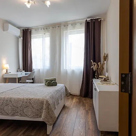 1br 8 Mins To With Free Street Parking * Varna