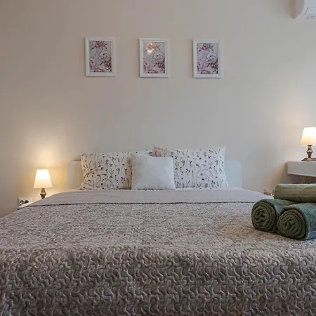 1br 8 Mins To With Free Street Parking Apartment *