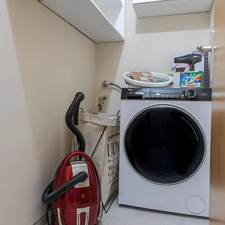 Apartment 1br Nomad-friendly 15mins Walk To Centre With Designated Workspace