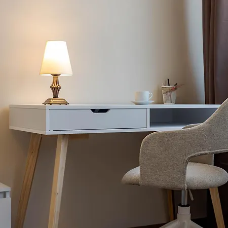 Apartment 1br Nomad-friendly 15mins Walk To Centre With Designated Workspace *