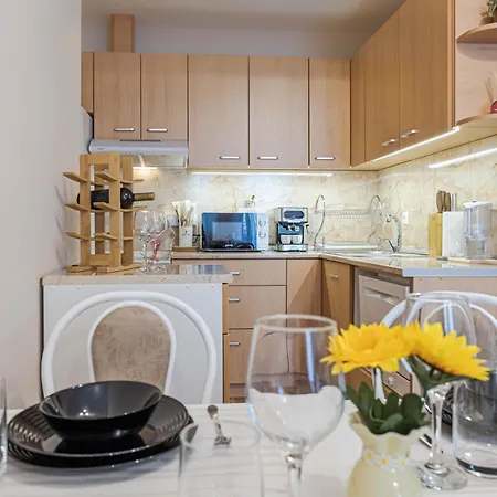1br 8 Mins To With Free Street Parking Apartment Varna