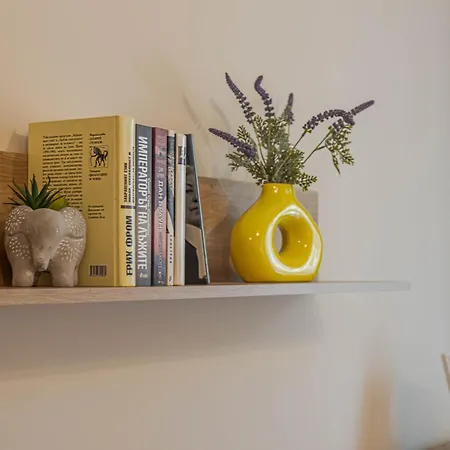 1br 8 Mins To With Free Street Parking *