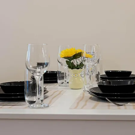 1br 8 Mins To With Free Street Parking Apartment *