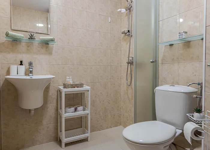 1br Nomad-friendly 15mins Walk To Centre With Designated Workspace