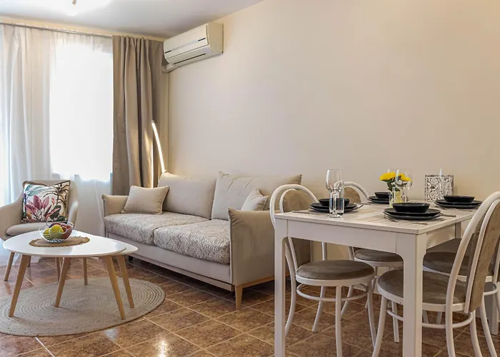 Apartment 1br Nomad-friendly 15mins Walk To Centre With Designated Workspace Varna