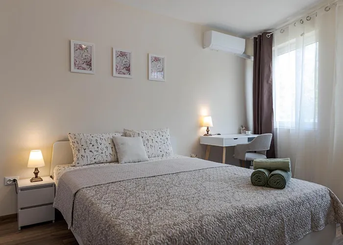 1br Nomad-friendly 15mins Walk To Centre With Designated Workspace * Varna