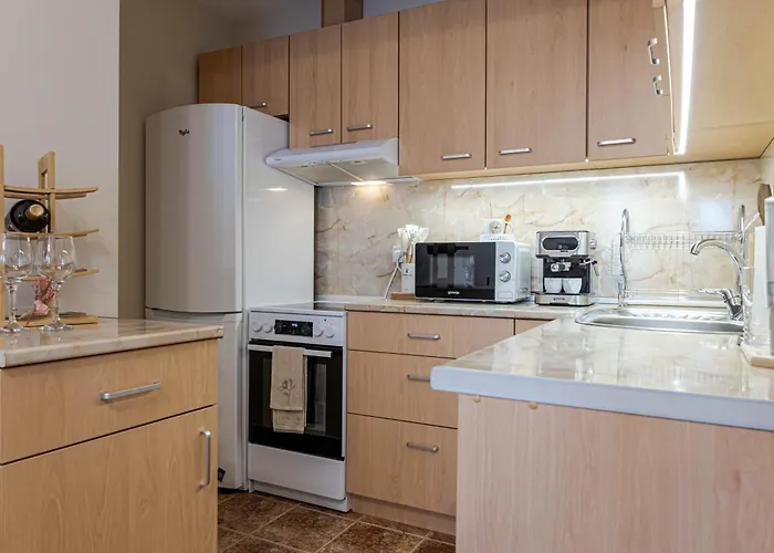 1br Nomad-friendly 15mins Walk To Centre With Designated Workspace