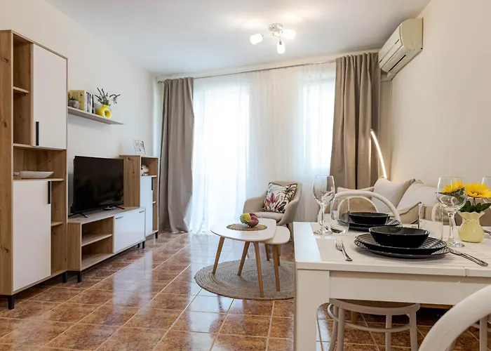 1br Nomad-friendly 15mins Walk To Centre With Designated Workspace