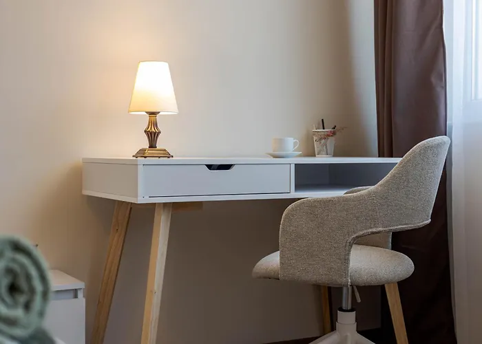 Apartment 1br Nomad-friendly 15mins Walk To Centre With Designated Workspace *