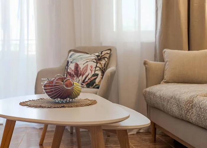 Apartment 1br Nomad-friendly 15mins Walk To Centre With Designated Workspace